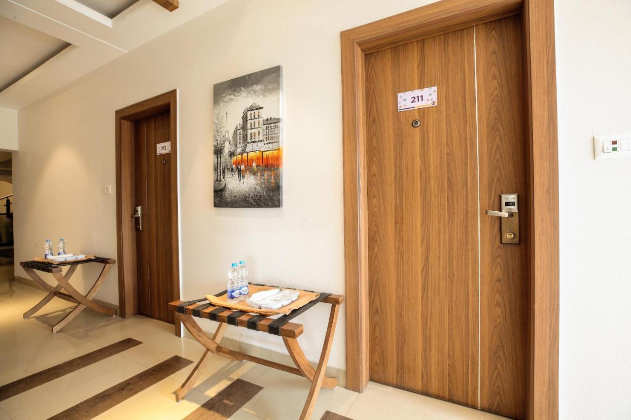 Click Hotel Нашик Екстер'єр фото