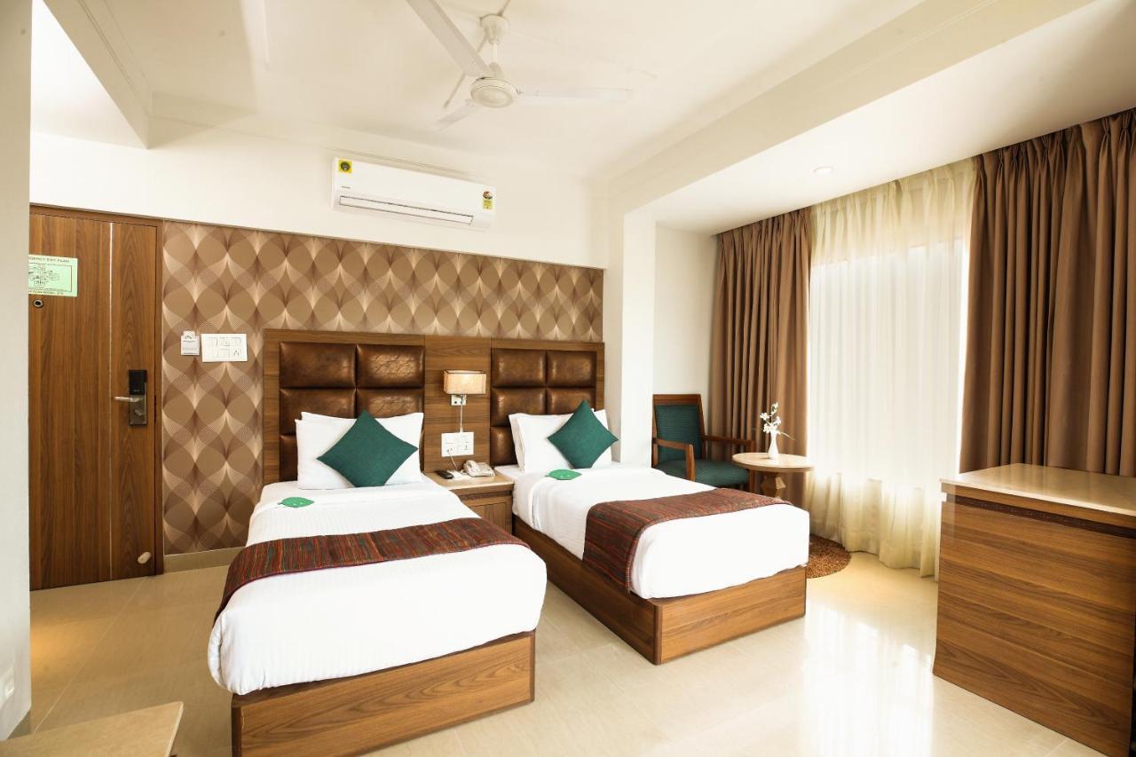Click Hotel Нашик Екстер'єр фото