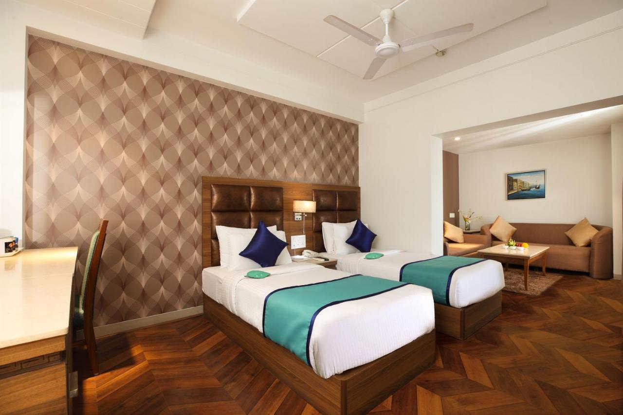 Click Hotel Нашик Екстер'єр фото