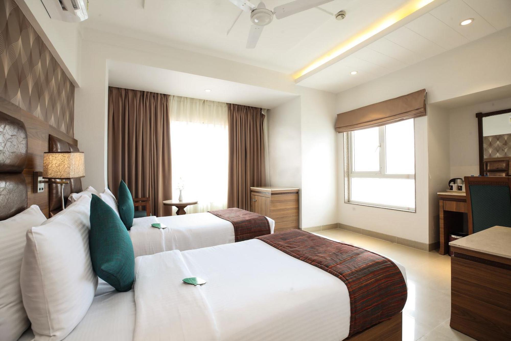 Click Hotel Нашик Екстер'єр фото