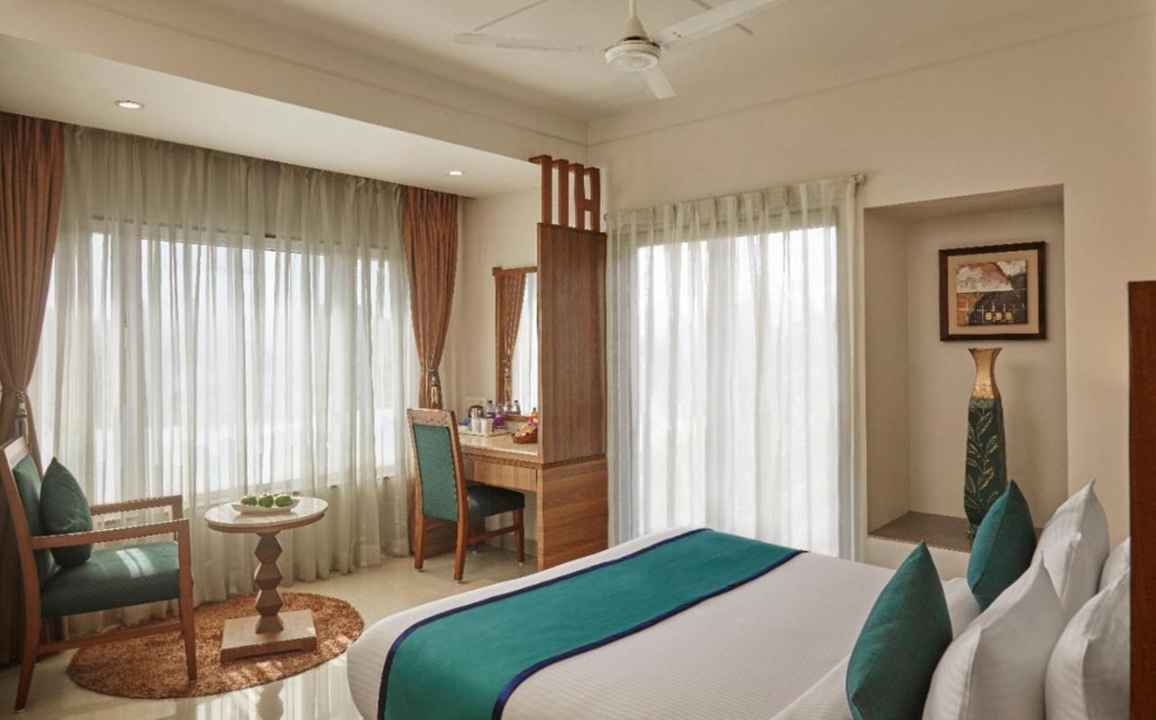 Click Hotel Нашик Екстер'єр фото
