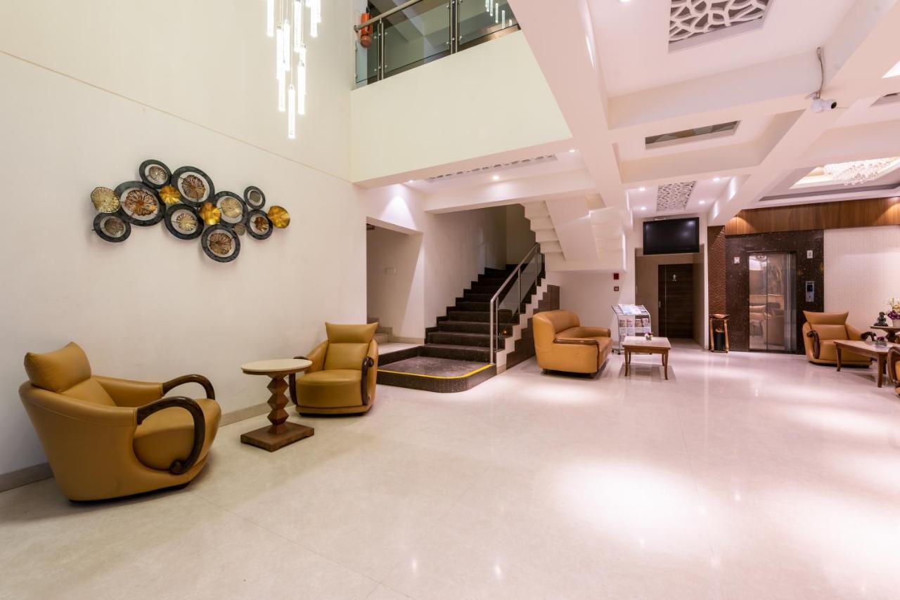 Click Hotel Нашик Екстер'єр фото