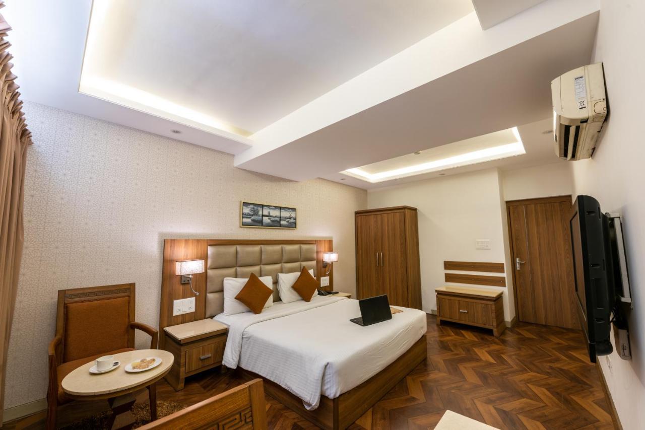 Click Hotel Нашик Екстер'єр фото