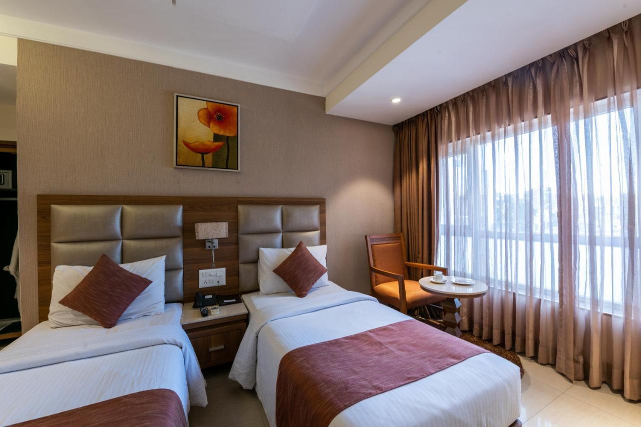Click Hotel Нашик Екстер'єр фото