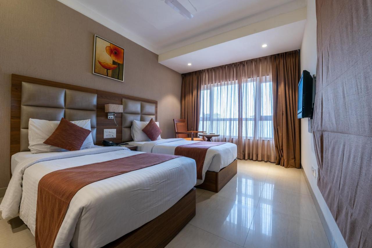 Click Hotel Нашик Екстер'єр фото