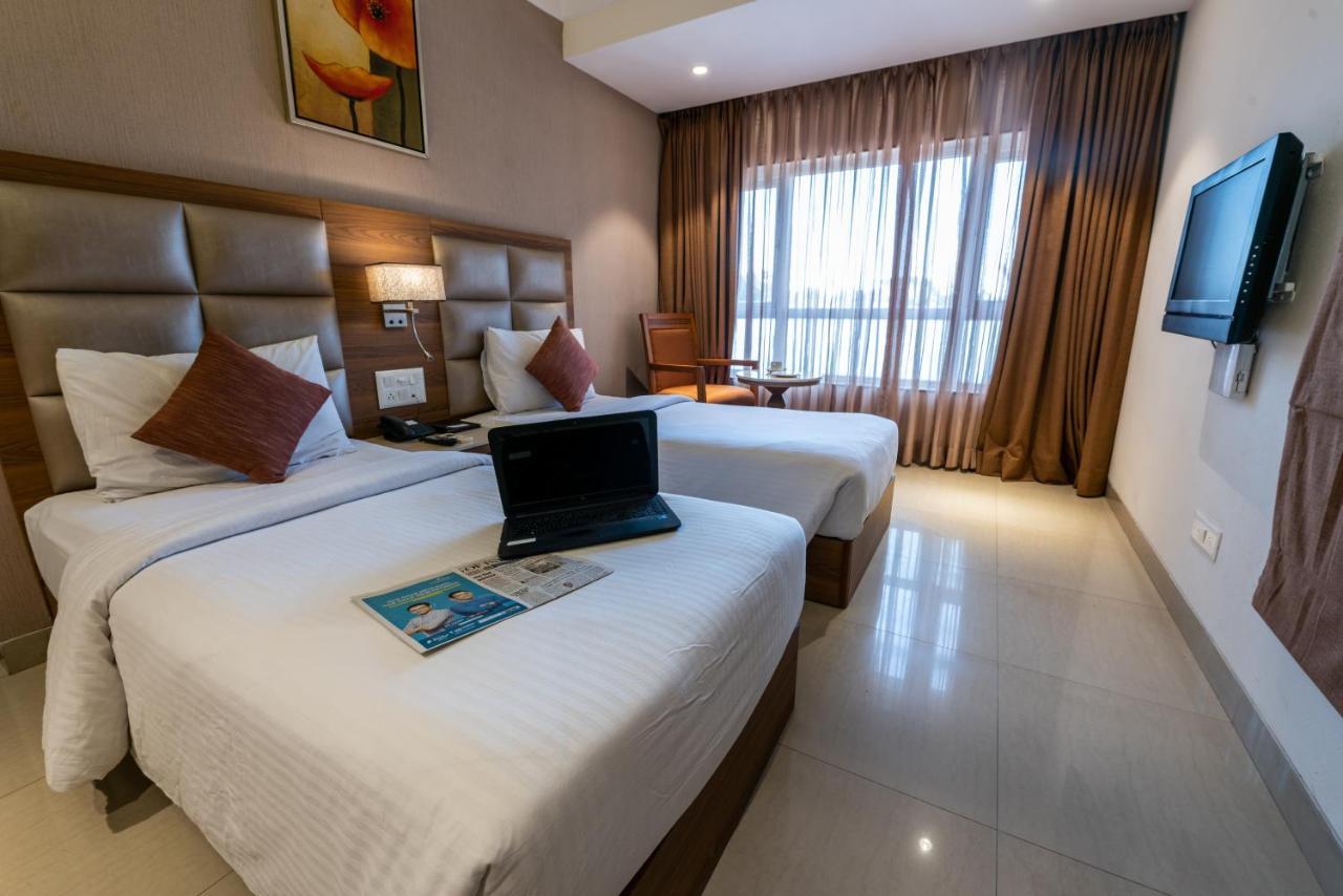 Click Hotel Нашик Екстер'єр фото