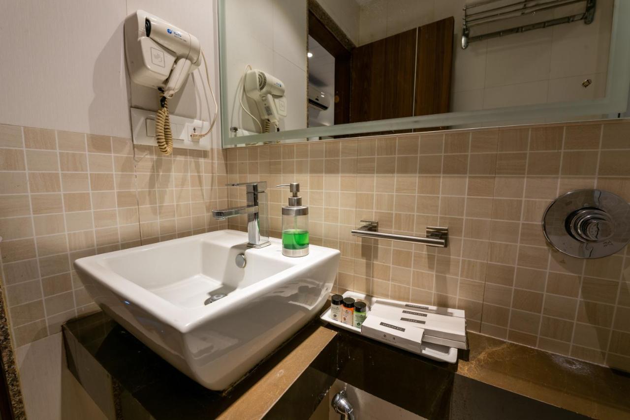 Click Hotel Нашик Екстер'єр фото